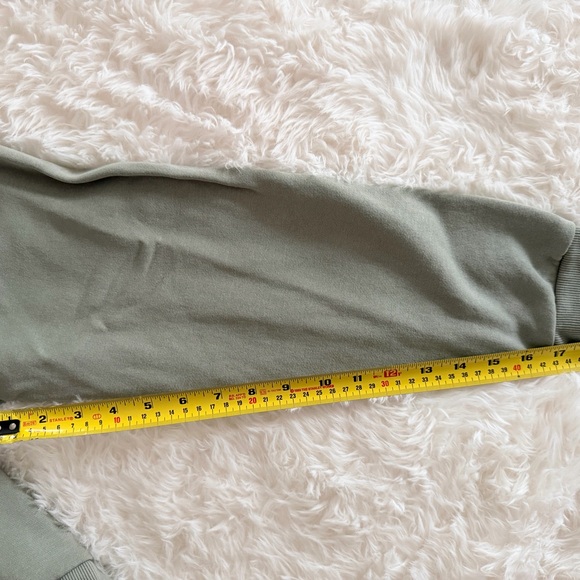 Women’s Under Armour Olive Quarter-Zip Sweatshirt - Size XL - Picture 8 of 9